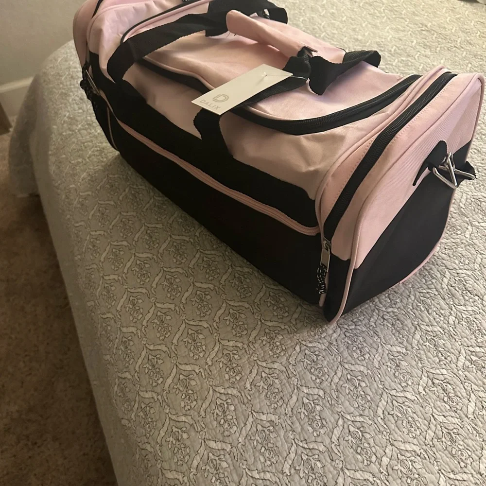 Chic Pink and Black Women's Gym/Sports/Travel Bag New - Picture 2 of 7